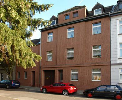 Stadtwohnung im Dornrößchenschlaf: Geräumige 3 Zi.-Eigentumswohnung mit Balkonen in Ratingen-Mitte !