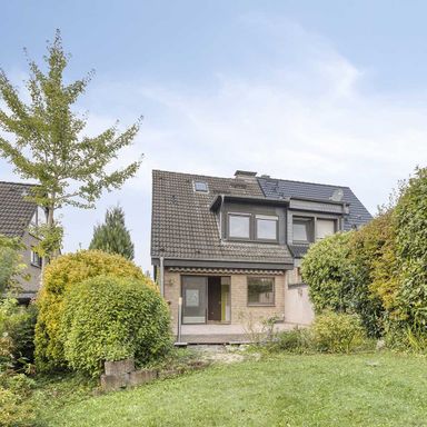 Attraktive Doppelhaushälfte mit Garage und Gartenidylle in Ratingen-Homberg