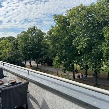 Düsseldorf – Hofgarten, NACHFOLGER GESUCHT