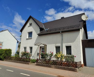 Einfamilienhaus mit Carport und schönem Garten inmitten von Altenkirchen!
