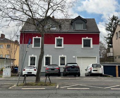 Kurzfristig bezugsfrei: Wohn- und Geschäftshaus mit PKW-Parkflächen in zentraler Duisdorfer Lage