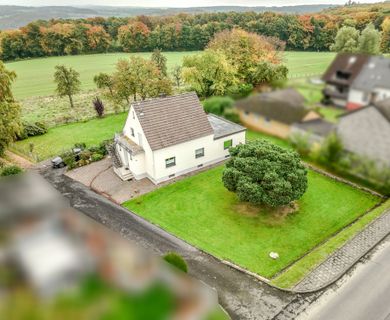 Einfamilienhaus mit zusätzlichem Baufenster, sofort bezugsfrei!