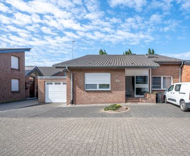 Helle 2-Zimmer-Wohnung mit Balkon in ruhigem Zweifamilienhaus – großzügig, charmant, bezugsfrei.