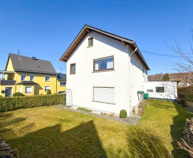 Viel Potential: Großes Wohnhaus mit ehem. Ladenlokal –  Wohnen oder als Anlage! Bis zu 4 WE möglich!