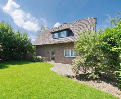 Freistehendes, perfekt aufgeteiltes Einfamilienhaus in guter Lage von Ratingen-Tiefenbroich!