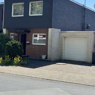 Solides Familienfreundliches Reihenendhaus
-Erkrath – Unterfeldhaus-