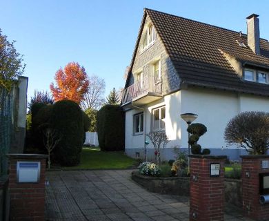 Modernisiertes Zweifamilienhaus mit Nebengebäude auf sonnigem Grdst. in ME-Metzkausen!