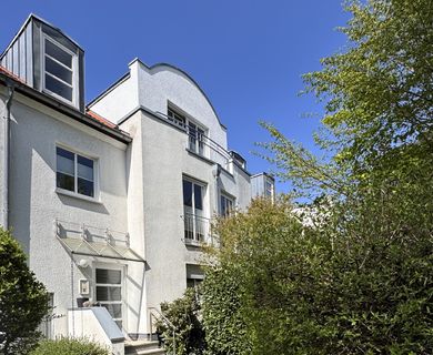 Wohnen mit Reihenhaus-Flair in Top-Lage! Zwei große ETW als Ein-/ oder Zweifamilienhaus nutzbar!