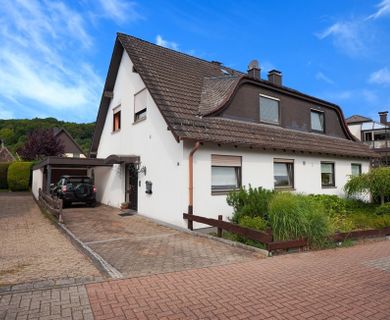 Schöne Doppelhaushälfte in bester Lage von Hagen-Holthausen, Garage, Carport, Kamin und SW-Terrasse