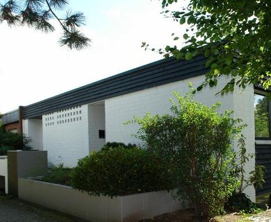 Top-renovierter Bungalow für zentrales Wohnen  und  Arbeiten im Südwesten von Ratingen !