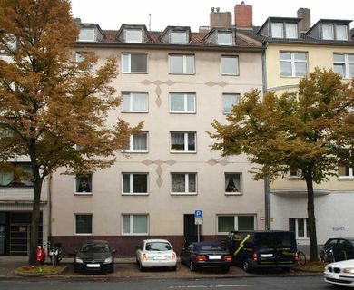 Renovierungsbedürftige, gut geschnittene 3 Zimmer Eigentumswohnung in Düsseldorf-Bilk!