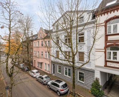 Ratingen-Mitte: Attraktive 3-Zimmer-Wohnung im Altbau mit Balkon