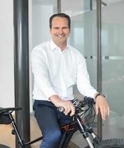 Stefan Schneider als Geschäftsführer der Schneider Immobilien GmbH fährt gerne Fahrrad