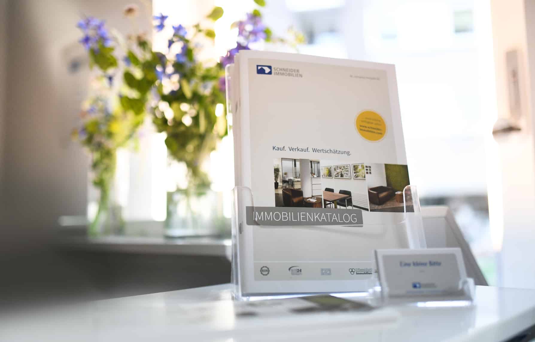 Der neueste Immobilienkatalog mit Immobilien in Ratingen und Umgebung bei Schneider Immobilien GmbH zum Mitnehmen